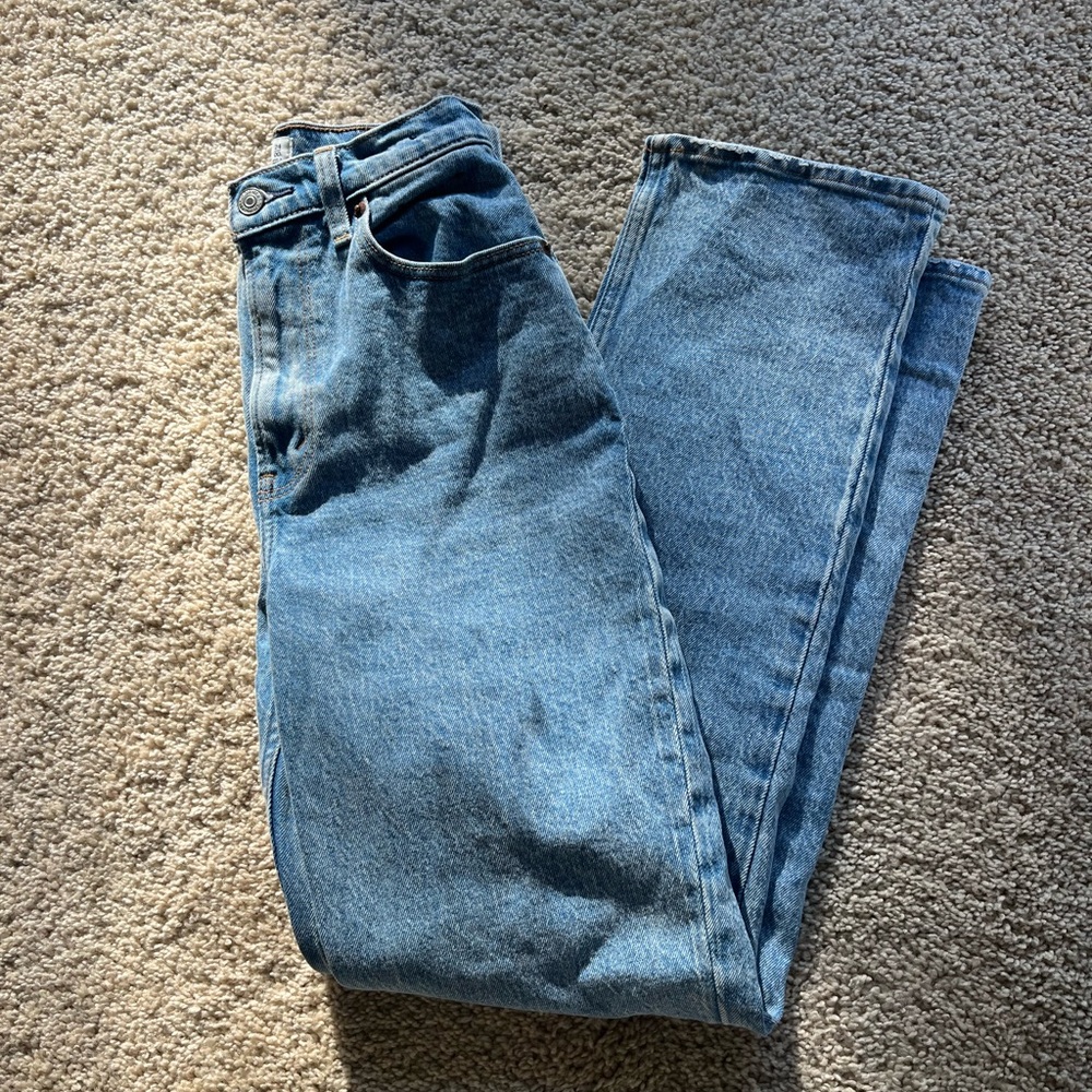 A&F 90s Ultra High Rise Straight Jean